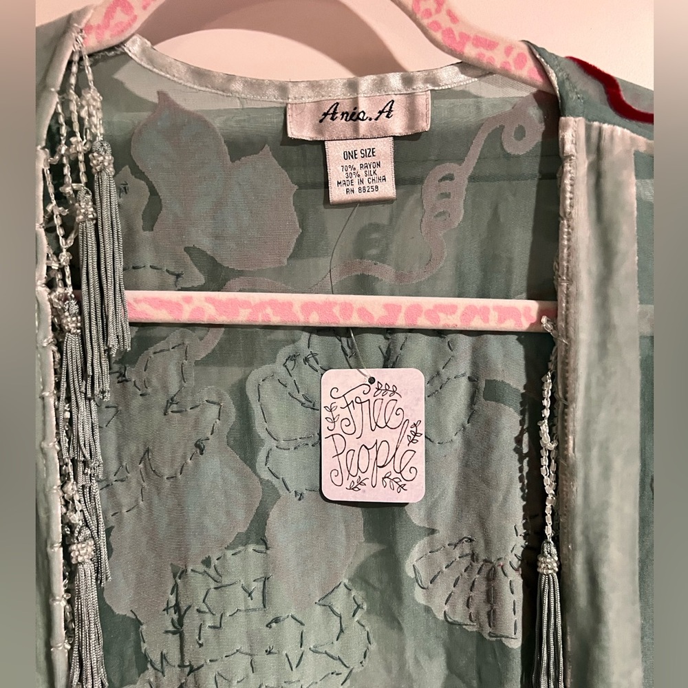 Free People Sweet Leaf Burnout Floral Embroidered Kimono with Fringe. OS NWT - Picture 7 of 9
